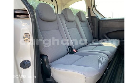 Ra Imported Peugeot Partner funfun Ọkọ̀ in Import - Dubai ni Ashanti Ra Imported Peugeot Partner funfun Ọkọ̀ in Import - Dubai ni Ashanti