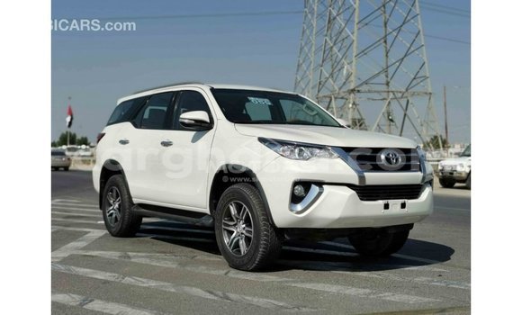 Sayi Imported Toyota Fortuner White Mota in Import - Dubai a Ashanti Sayi Imported Toyota Fortuner White Mota in Import - Dubai a Ashanti