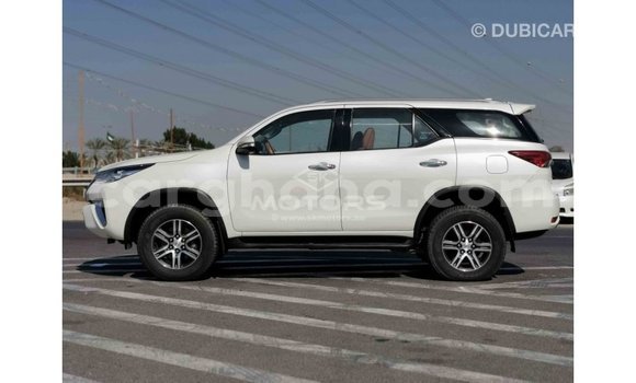 Sayi Imported Toyota Fortuner White Mota in Import - Dubai a Ashanti Sayi Imported Toyota Fortuner White Mota in Import - Dubai a Ashanti