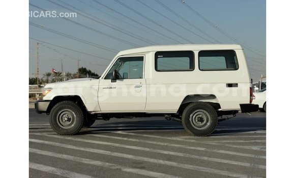 Ra Imported Toyota Land Cruiser funfun Ọkọ̀ in Import - Dubai ni Ashanti Ra Imported Toyota Land Cruiser funfun Ọkọ̀ in Import - Dubai ni Ashanti