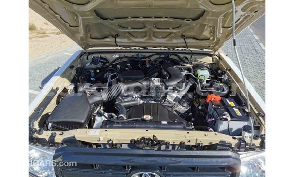 Buy Import Toyota Land Cruiser Beige Car in Import - Dubai in Ashanti Buy Import Toyota Land Cruiser Beige Car in Import - Dubai in Ashanti