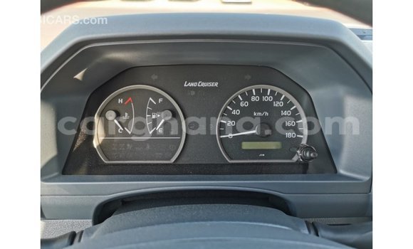 Buy Import Toyota Land Cruiser White Car in Import - Dubai in Ashanti Buy Import Toyota Land Cruiser White Car in Import - Dubai in Ashanti