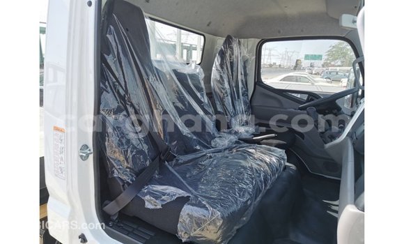 Sayi Imported Mitsubishi Fuso White Babbar mota in Import - Dubai a Ashanti Sayi Imported Mitsubishi Fuso White Babbar mota in Import - Dubai a Ashanti