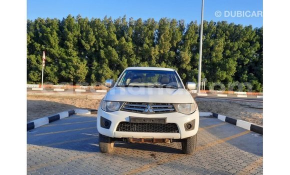 Sayi Imported Mitsubishi L200 White Mota in Import - Dubai a Ashanti Sayi Imported Mitsubishi L200 White Mota in Import - Dubai a Ashanti