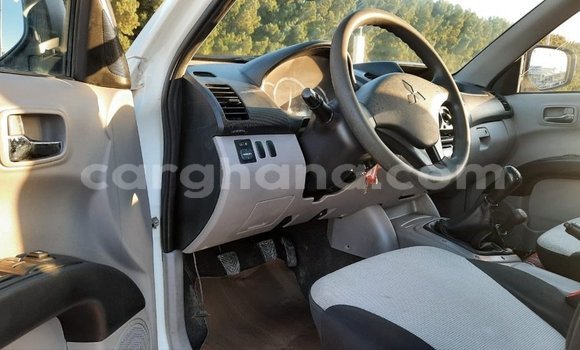Sayi Imported Mitsubishi L200 White Mota in Import - Dubai a Ashanti Sayi Imported Mitsubishi L200 White Mota in Import - Dubai a Ashanti