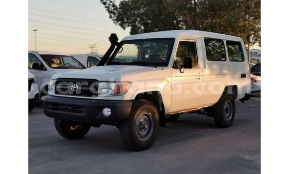 Sayi Imported Toyota Land Cruiser White Mota in Import - Dubai a Ashanti Sayi Imported Toyota Land Cruiser White Mota in Import - Dubai a Ashanti