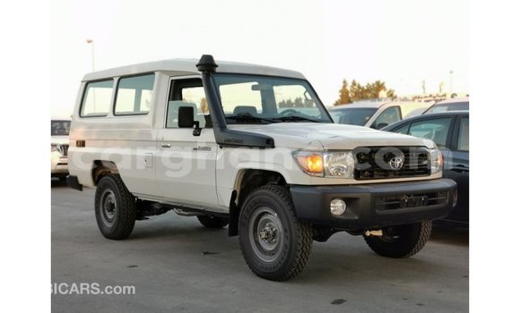 Sayi Imported Toyota Land Cruiser White Mota in Import - Dubai a Ashanti Sayi Imported Toyota Land Cruiser White Mota in Import - Dubai a Ashanti