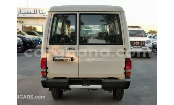 Sayi Imported Toyota Land Cruiser White Mota in Import - Dubai a Ashanti Sayi Imported Toyota Land Cruiser White Mota in Import - Dubai a Ashanti