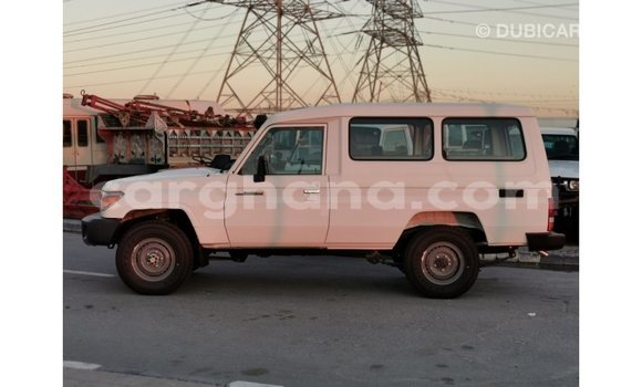 Buy Import Toyota Land Cruiser White Car in Import - Dubai in Ashanti Buy Import Toyota Land Cruiser White Car in Import - Dubai in Ashanti