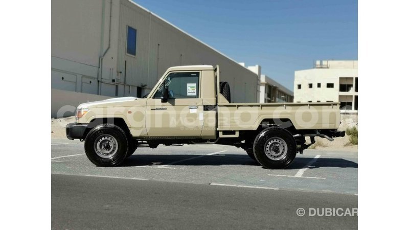 Big with watermark toyota land cruiser ashanti import dubai 13473