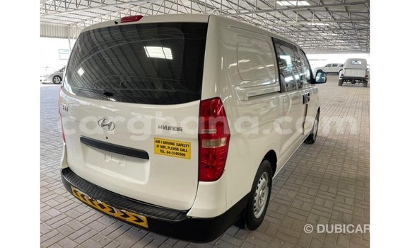 Ra Imported Hyundai Accent funfun Ọkọ̀ in Import - Dubai ni Ashanti Ra Imported Hyundai Accent funfun Ọkọ̀ in Import - Dubai ni Ashanti