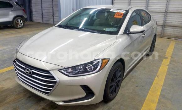 Buy Used Hyundai Entourage White Car in Accra in Greater Accra