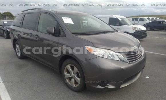 Buy Used Toyota Sienna Beige Car in Accra in Greater Accra