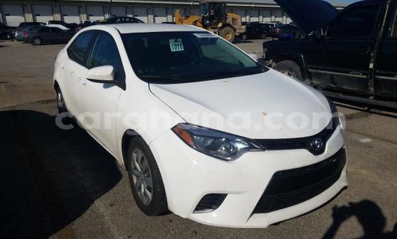 Ra Àlòkù Toyota Corolla funfun Ọkọ̀ in Accra ni Greater Accra