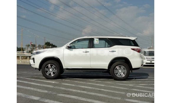 Sayi Imported Toyota Fortuner White Mota in Import - Dubai a Ashanti Sayi Imported Toyota Fortuner White Mota in Import - Dubai a Ashanti