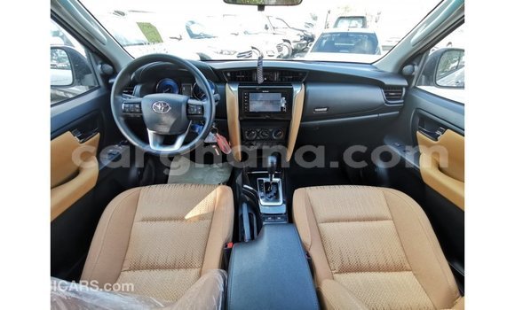 Sayi Imported Toyota Fortuner White Mota in Import - Dubai a Ashanti Sayi Imported Toyota Fortuner White Mota in Import - Dubai a Ashanti