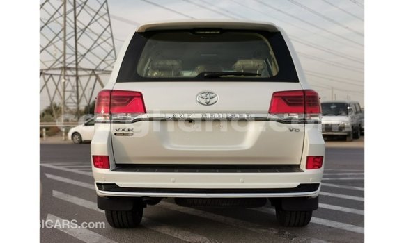 Sayi Imported Toyota Land Cruiser White Mota in Import - Dubai a Ashanti Sayi Imported Toyota Land Cruiser White Mota in Import - Dubai a Ashanti