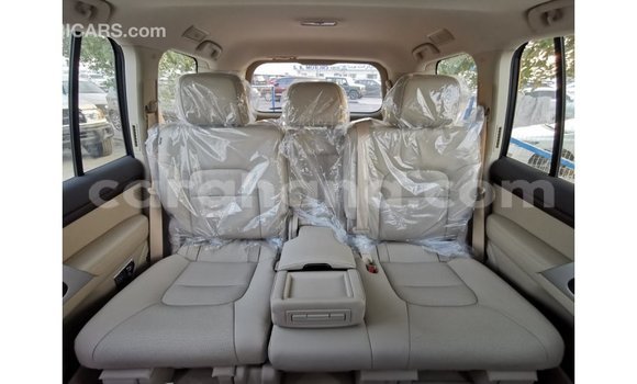 Sayi Imported Toyota Land Cruiser White Mota in Import - Dubai a Ashanti Sayi Imported Toyota Land Cruiser White Mota in Import - Dubai a Ashanti