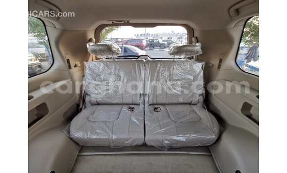 Sayi Imported Toyota Land Cruiser White Mota in Import - Dubai a Ashanti Sayi Imported Toyota Land Cruiser White Mota in Import - Dubai a Ashanti