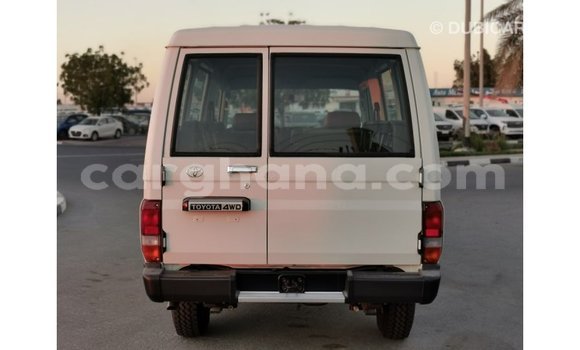 Buy Import Toyota Land Cruiser White Car in Import - Dubai in Ashanti Buy Import Toyota Land Cruiser White Car in Import - Dubai in Ashanti