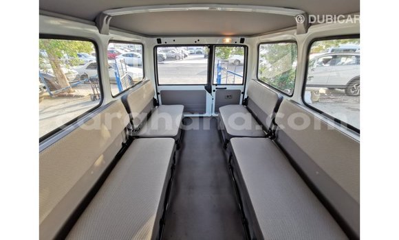 Buy Import Toyota Land Cruiser White Car in Import - Dubai in Ashanti Buy Import Toyota Land Cruiser White Car in Import - Dubai in Ashanti