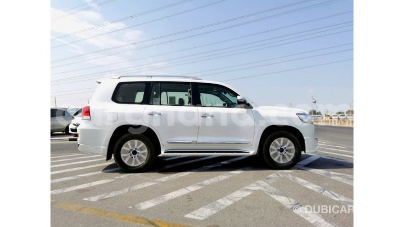 Big with watermark toyota land cruiser ashanti import dubai 13526