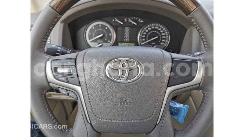 Big with watermark toyota land cruiser ashanti import dubai 13526