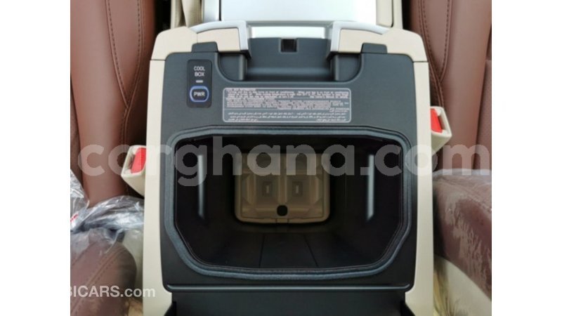 Big with watermark toyota land cruiser ashanti import dubai 13526