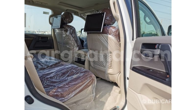 Big with watermark toyota land cruiser ashanti import dubai 13526