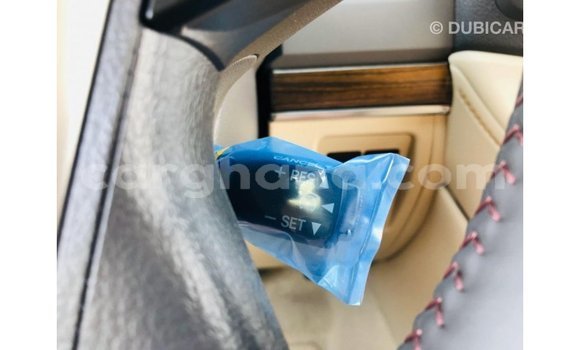 Sayi Imported Toyota Land Cruiser White Mota in Import - Dubai a Ashanti Sayi Imported Toyota Land Cruiser White Mota in Import - Dubai a Ashanti