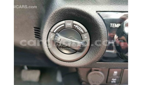 Sayi Imported Toyota Hilux White Mota in Import - Dubai a Ashanti Sayi Imported Toyota Hilux White Mota in Import - Dubai a Ashanti