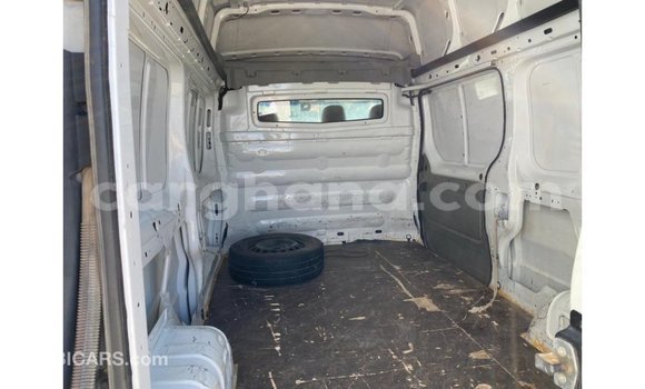 Sayi Imported Renault Trafic White Babbar mota in Import - Dubai a Ashanti Sayi Imported Renault Trafic White Babbar mota in Import - Dubai a Ashanti