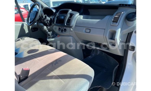 Sayi Imported Renault Trafic White Babbar mota in Import - Dubai a Ashanti Sayi Imported Renault Trafic White Babbar mota in Import - Dubai a Ashanti