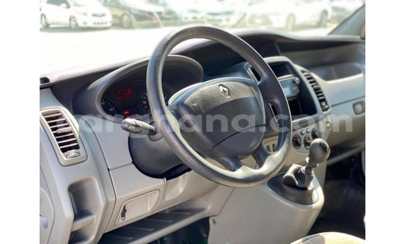 Sayi Imported Renault Trafic White Babbar mota in Import - Dubai a Ashanti Sayi Imported Renault Trafic White Babbar mota in Import - Dubai a Ashanti