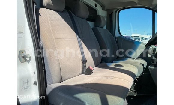 Sayi Imported Renault Trafic White Babbar mota in Import - Dubai a Ashanti Sayi Imported Renault Trafic White Babbar mota in Import - Dubai a Ashanti