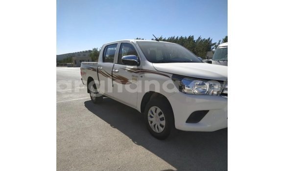 Sayi Imported Toyota Hilux White Mota in Import - Dubai a Ashanti Sayi Imported Toyota Hilux White Mota in Import - Dubai a Ashanti
