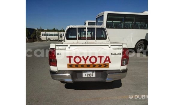 Sayi Imported Toyota Hilux White Mota in Import - Dubai a Ashanti Sayi Imported Toyota Hilux White Mota in Import - Dubai a Ashanti