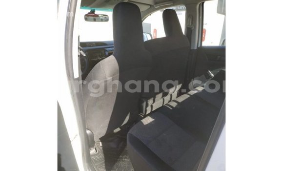 Sayi Imported Toyota Hilux White Mota in Import - Dubai a Ashanti Sayi Imported Toyota Hilux White Mota in Import - Dubai a Ashanti