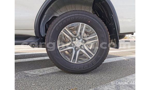 Sayi Imported Toyota Fortuner White Mota in Import - Dubai a Ashanti Sayi Imported Toyota Fortuner White Mota in Import - Dubai a Ashanti