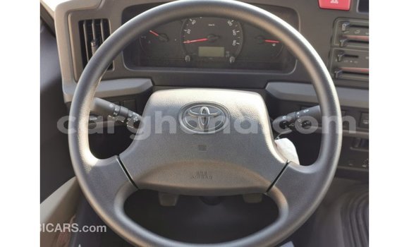 Sayi Imported Toyota Coaster White Mota in Import - Dubai a Ashanti Sayi Imported Toyota Coaster White Mota in Import - Dubai a Ashanti