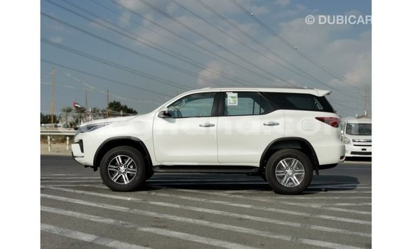 Ra Imported Toyota Fortuner funfun Ọkọ̀ in Import - Dubai ni Ashanti Ra Imported Toyota Fortuner funfun Ọkọ̀ in Import - Dubai ni Ashanti