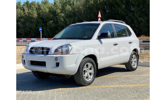 Buy Import Hyundai Tucson White Car in Import - Dubai in Ashanti Buy Import Hyundai Tucson White Car in Import - Dubai in Ashanti