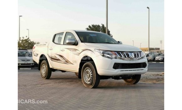 Sayi Imported Mitsubishi L200 White Mota in Import - Dubai a Ashanti Sayi Imported Mitsubishi L200 White Mota in Import - Dubai a Ashanti