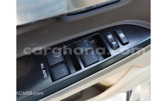 Sayi Imported Toyota Land Cruiser White Mota in Import - Dubai a Ashanti Sayi Imported Toyota Land Cruiser White Mota in Import - Dubai a Ashanti