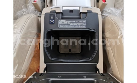 Sayi Imported Toyota Land Cruiser White Mota in Import - Dubai a Ashanti Sayi Imported Toyota Land Cruiser White Mota in Import - Dubai a Ashanti