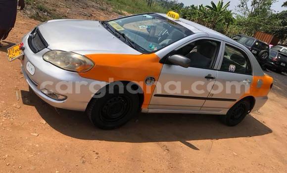 Sayi Na hannu Toyota Corolla Azurfa Mota in Accra a Greater Accra