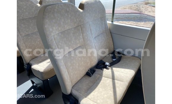 Ra Imported Toyota Coaster funfun Ọkọ̀ in Import - Dubai ni Ashanti Ra Imported Toyota Coaster funfun Ọkọ̀ in Import - Dubai ni Ashanti