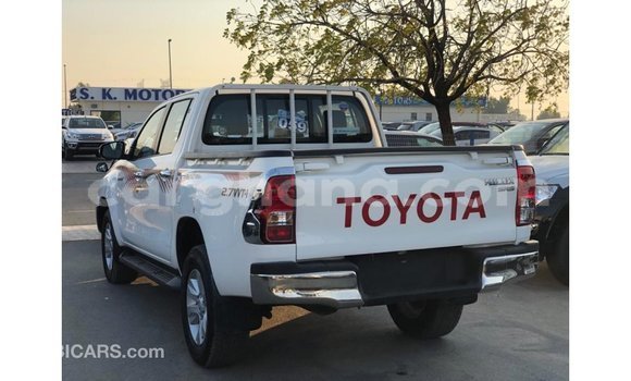 Sayi Imported Toyota Hilux White Mota in Import - Dubai a Ashanti Sayi Imported Toyota Hilux White Mota in Import - Dubai a Ashanti