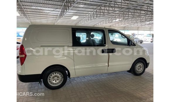 Sayi Imported Hyundai Accent White Mota in Import - Dubai a Ashanti Sayi Imported Hyundai Accent White Mota in Import - Dubai a Ashanti