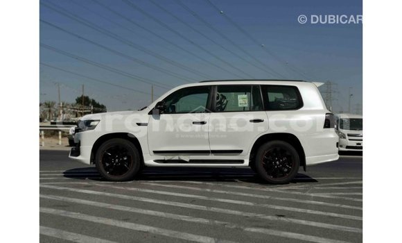Ra Imported Toyota Land Cruiser funfun Ọkọ̀ in Import - Dubai ni Ashanti Ra Imported Toyota Land Cruiser funfun Ọkọ̀ in Import - Dubai ni Ashanti